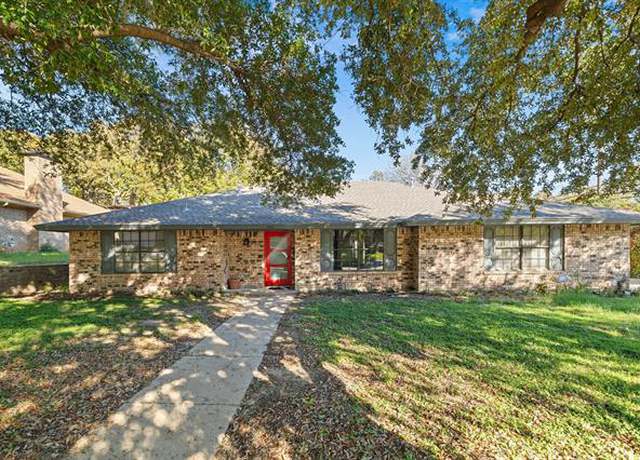 Photo of 1402 Tiffany Forest Ln, Grapevine, TX 76051