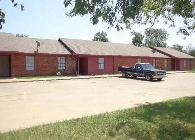 Property at 401 S 1st St, Mabank, TX, 75147, 3 beds, 2 baths, [object Object]