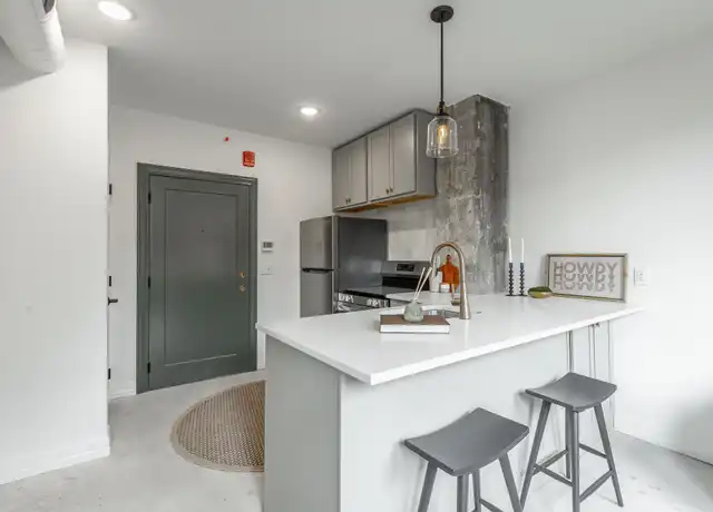Property at 117 E 7th St #202, Chattanooga, TN, 37402, 1 bed, 1 bath, [object Object]