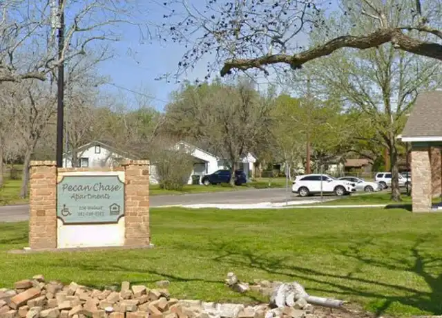 Property at 106 Walnut St Unit 101, Hallettsville, TX, 77964, 1 bed, 1 bath, [object Object]