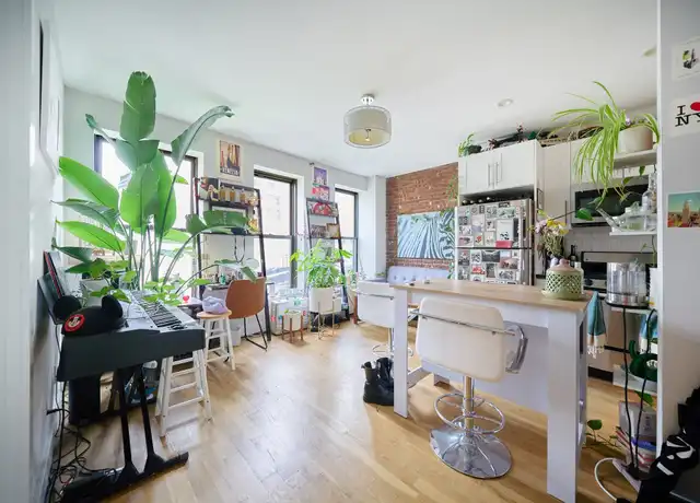 Property at 335 W 43rd St Unit 4C, New York, NY, 10036, 2 beds, 1 bath, [object Object]