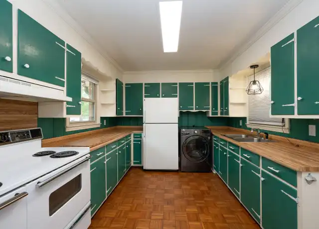 Property at 10 Templewood Dr, Greenville, SC, 29611, 3 beds, 2 baths, [object Object]
