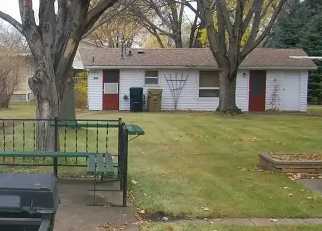 Property at 179 8th St NE, Watertown, SD, 57201, 1 bed, 1 bath, [object Object]