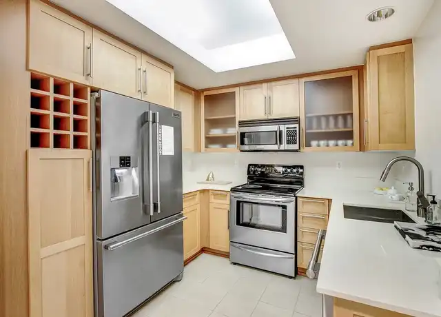 Property at Wilshire Margot - 10599 Wilshire Blvd, Los Angeles, CA, 90024, 0-1 beds, 1 bath, [object Object]
