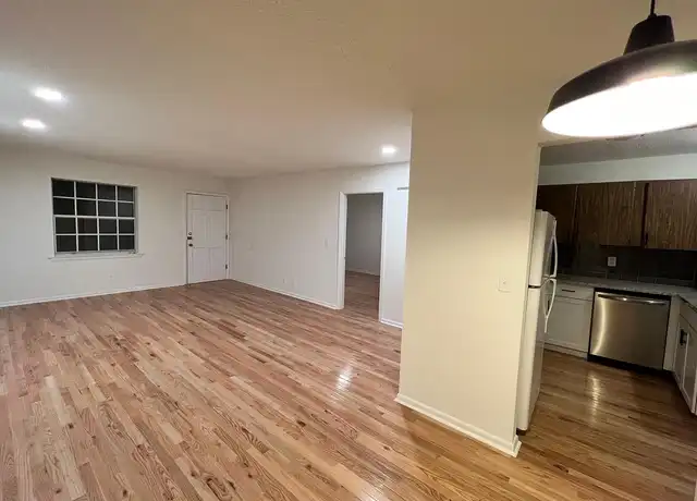 Property at Sunset Rock Apartments - 2845 Dayton Blvd, Chattanooga, TN, 37415, 0-1 beds, 1 bath, [object Object]