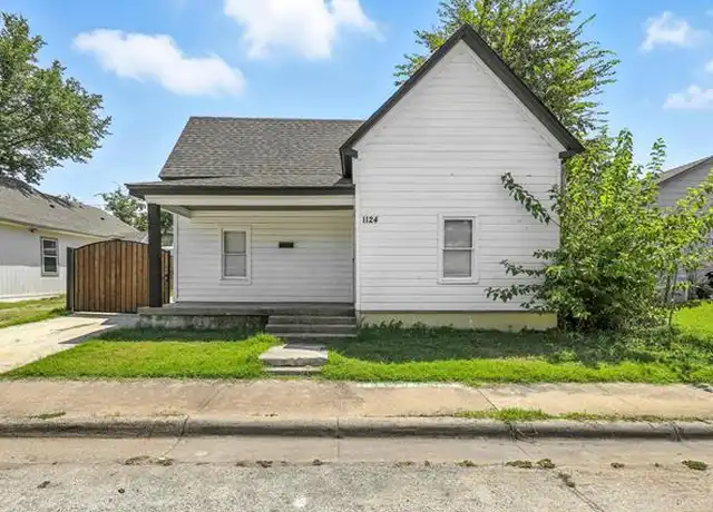 Property at 1124 E Hattie St, Fort Worth, TX, 76104, 4 beds, 2.5 baths, [object Object]