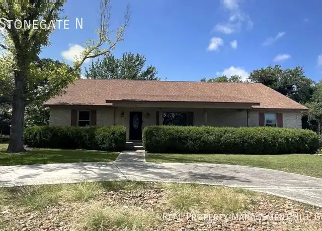 Property at 111 Stonegate N, Boerne, TX, 78006, 4 beds, 2 baths, [object Object]