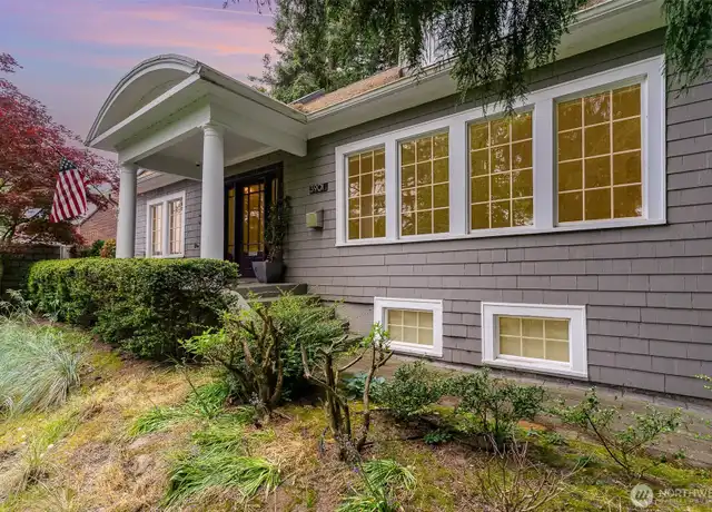 Property at 3901 S Court St, Seattle, WA, 98144, 3 beds, 3 baths, [object Object]