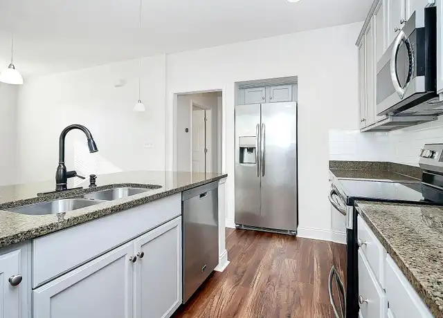 Property at 546 Oakland Ave, Charlotte, NC, 28204, 1 bed, 1 bath, [object Object]