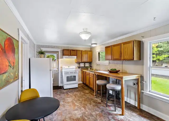 Property at 2 NW Hood Pl, Bend, OR, 97703, 2 beds, 1 bath, [object Object]