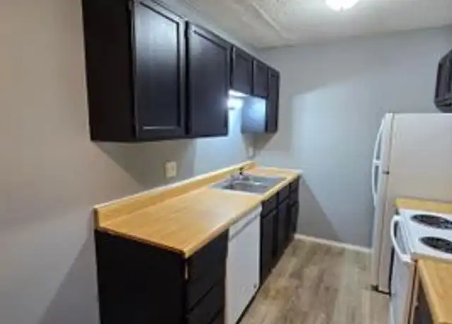 Property at 421 S 19th St Unit 2, Herrin, IL, 62948, 2 beds, 1 bath, [object Object]