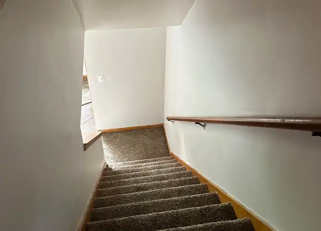 Property at 472 Amvale Ave NE Unit 1, Massillon, OH, 44646, 2 beds, 1 bath, [object Object]