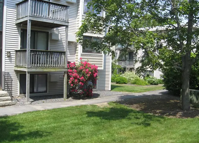 Photo of 326 Auburn St, Portland, ME 04103