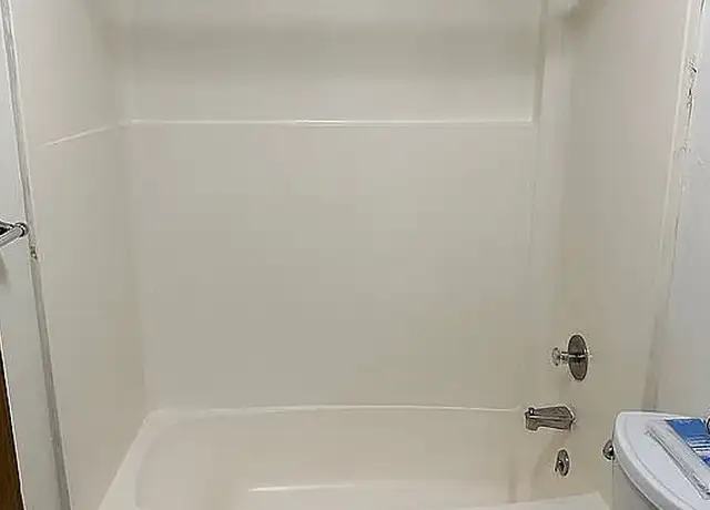 Photo of 326 Auburn St, Portland, ME 04103