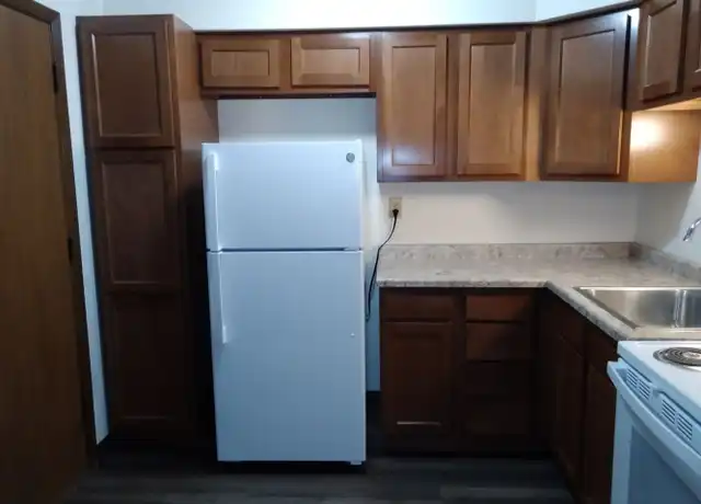 Property at 945 Fox Point Sq Unit 06, Neenah, WI, 54956, 2 beds, 1 bath, [object Object]