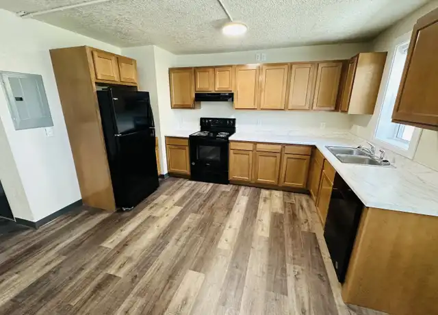 Property at 1011 N 2nd St Unit 10, Aberdeen, SD, 57401, 2 beds, 1 bath, [object Object]