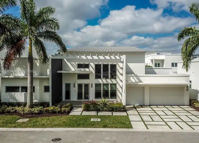 Property at 3402 NW 83rd Ct, Doral, FL, 33122, 5 beds, 6 baths, [object Object]
