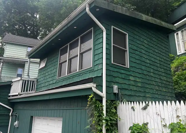 Property at 6 Old Wood Rd, Edgewater, NJ, 07020, 1 bed, 1.5 baths, [object Object]