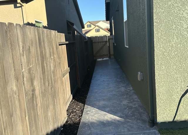 Photo of 1490 N Hill Ct, Hollister, CA 95023