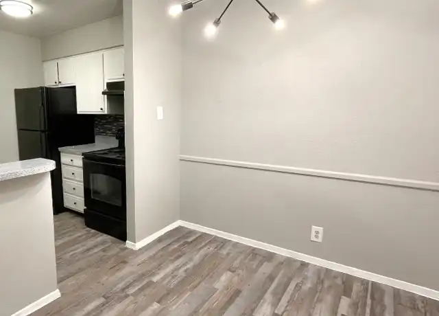 Property at 2717 W Jefferson Blvd, Dallas, TX, 75211, 2 beds, 1 bath, [object Object]