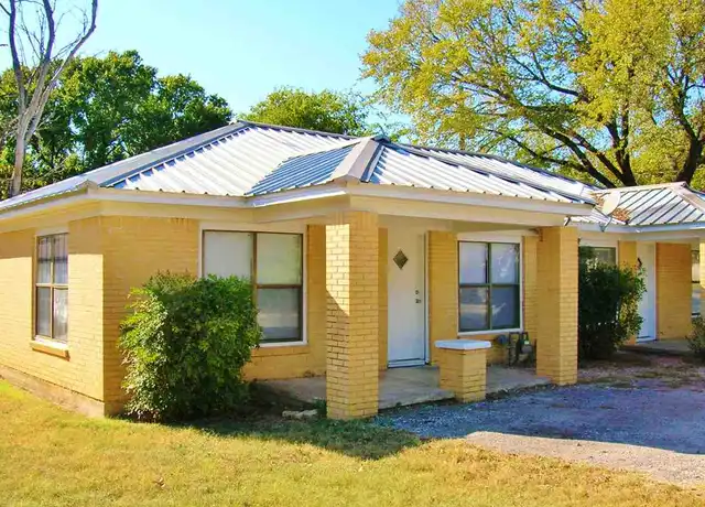Property at 800 S Vandeveer St, Burnet, TX, 78611, 2 beds, 1 bath, [object Object]