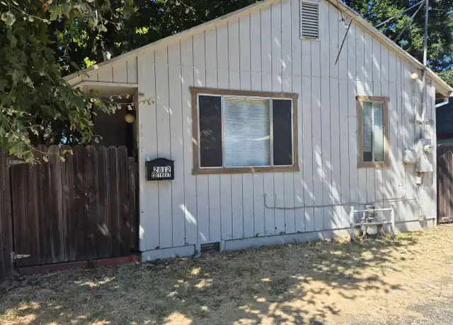 Property at 2812 C St, Sacramento, CA, 95816, 2 beds, 1 bath, [object Object]