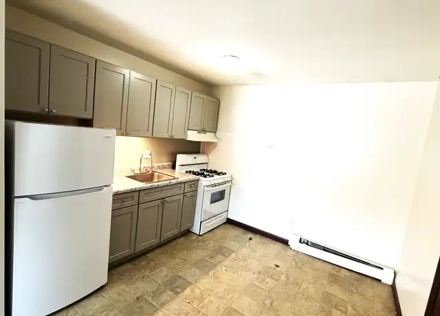 Property at 39 Washington St Unit 302, Bristol, CT, 06010, 2 beds, 1 bath, [object Object]