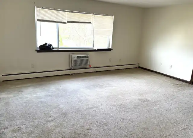 Property at 39 Washington St Unit 302, Bristol, CT, 06010, 2 beds, 1 bath, [object Object]