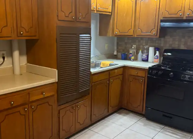 Property at 422 W Whitehall St, Allentown, PA, 18102, 3 beds, 1 bath, [object Object]