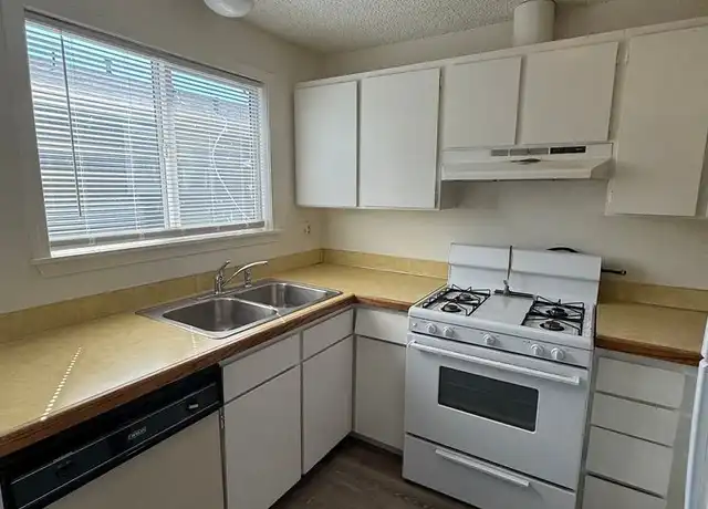 Property at 2643 Pear St #3, Klamath Falls, OR, 97603, 2 beds, 1 bath, [object Object]