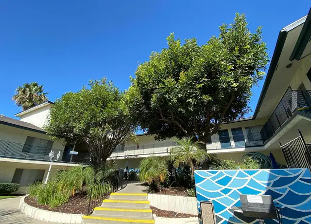 Photo of 504 Greenbrier Dr, Oceanside, CA 92054