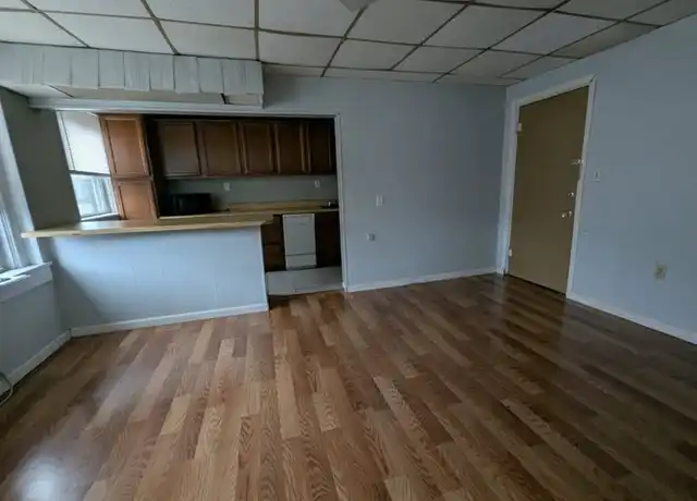 Property at 415 S Broadway St Unit 2, Pittsburg, KS, 66762, 1 bed, 1 bath, [object Object]