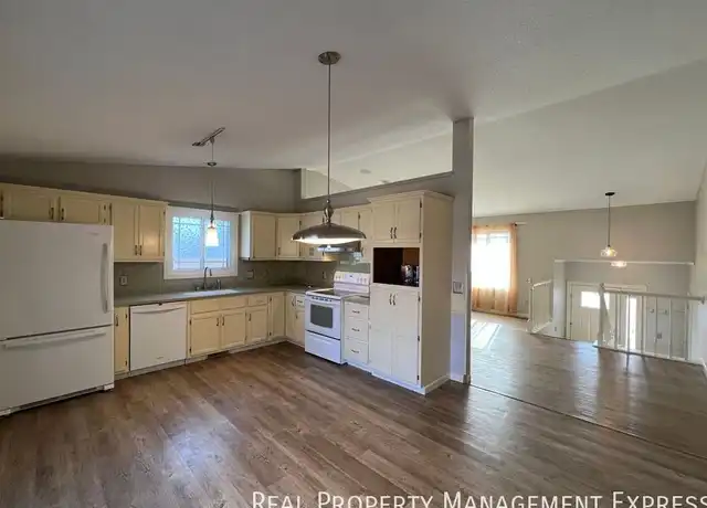 Property at 6104 W 53rd St, Sioux Falls, SD, 57106, 4 beds, 2 baths, [object Object]