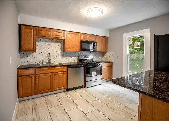 Property at 780 S Irvine Ave Unit 1, Sharon, PA, 16146, 3 beds, 1 bath, [object Object]