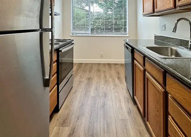 Photo of 1720 12th Ave, Oakland, CA 94606