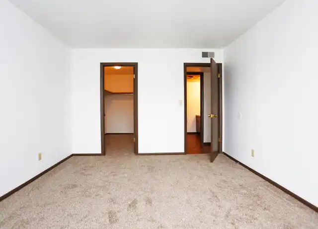 Property at Crestwood Apartment - W Crestwood Dr, Peoria, IL, 61614, 0-2 beds, 1 bath, [object Object]