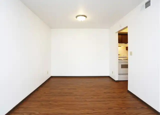 Property at Crestwood Apartment - W Crestwood Dr, Peoria, IL, 61614, 1-2 bed, 1 bath, [object Object]