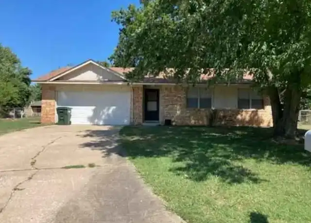 Property at 800 Highland Ct, Claremore, OK, 74017, 3 beds, 1.5 baths, [object Object]