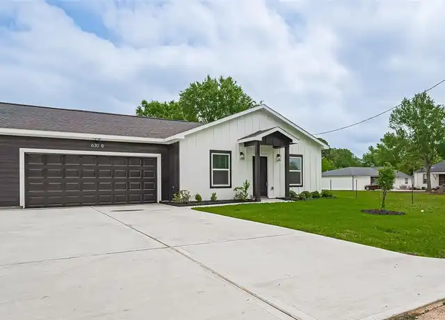 Property at 632 Silliman St, Sealy, TX, 77474, 4 beds, 2 baths, [object Object]