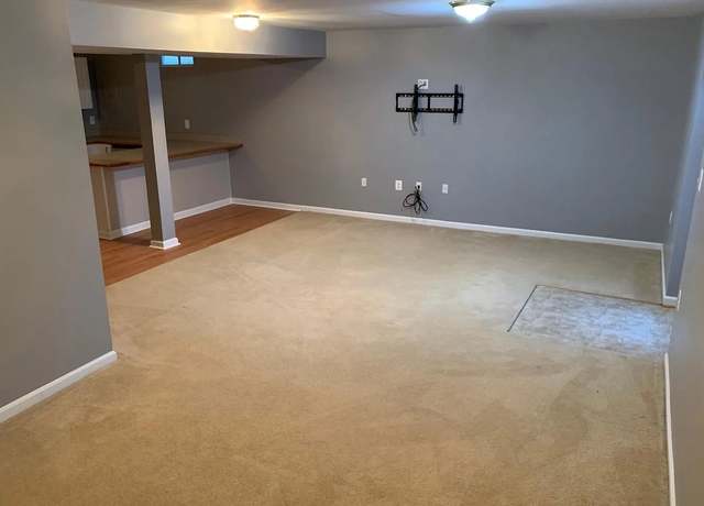 Photo of 333 Whipp Dr SE, Leesburg, VA 20175