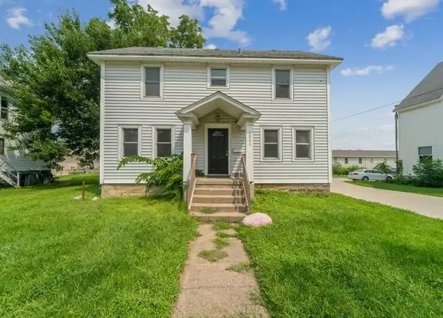 Property at 1021 W 22nd St, Cedar Falls, IA, 50613, 4 beds, 1 bath, [object Object]