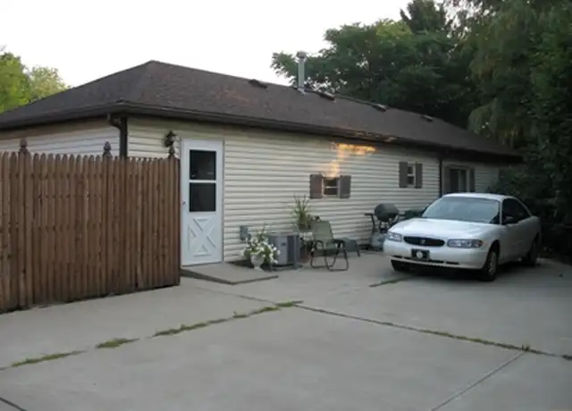 Property at 10 Beaver Grade Rd, Mc Kees Rocks, PA, 15136, 2 beds, 1 bath, [object Object]