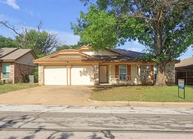 Property at 7409 Meadow Creek Dr, Fort Worth, TX, 76133, 4 beds, 2 baths, [object Object]