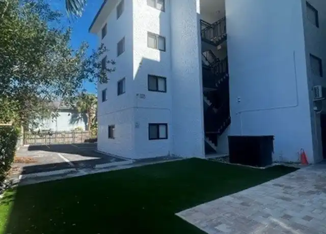 Property at 529 SW 4th St Unit 402, Miami, FL, 33130, 2 beds, 1 bath, [object Object]