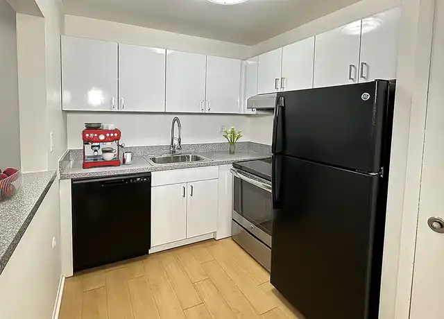 Property at Metropolitan Oxford Flats - 2580 Oxford Rd, Berkley, MI, 48072, 1 bed, 1 bath, [object Object]