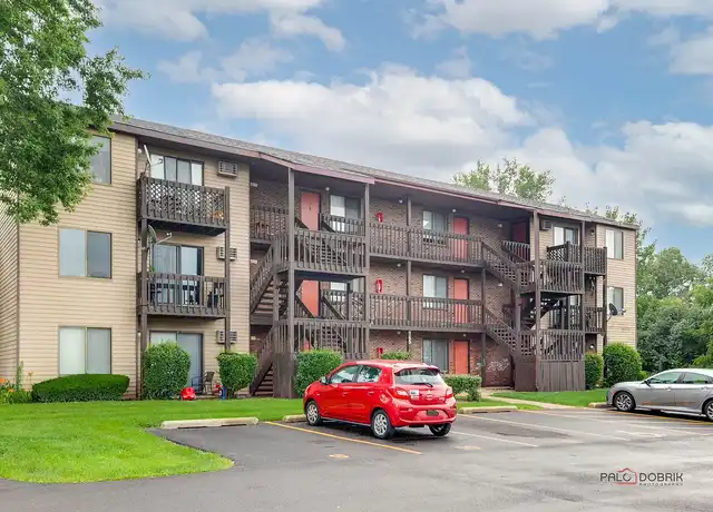 Property at Hawthorne Glen Apartments - 145 Glen St, Grayslake, IL, 60030, 2 beds, 1 bath, [object Object]