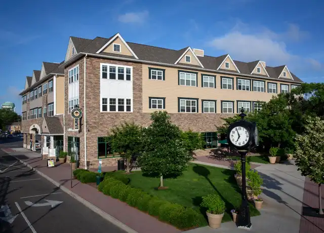 Property at 180 Atlantic Ave Unit E214, Farmingdale, NY, 11735, 1 bed, 1 bath, [object Object]