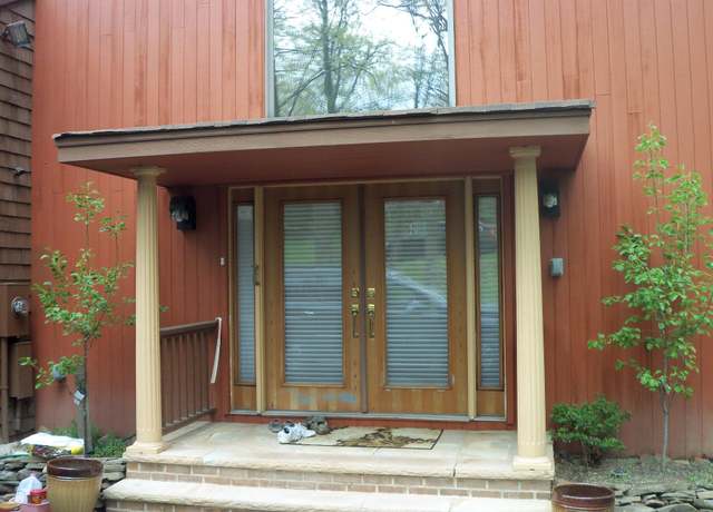 Photo of 1 Brothers Ct, Dix Hills, NY 11746