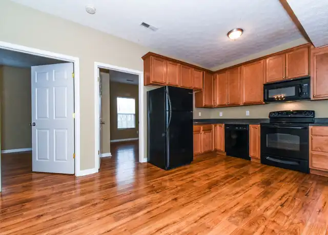 Property at Silver Creek Apartments - 107 Silver Creek Ct, Elizabethtown, KY, 42701, 1 bed, 1 bath, [object Object]