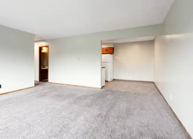 Property at 1147 Ravenwood Rd, Waterloo, IA, 50702, 2 beds, 1 bath, [object Object]